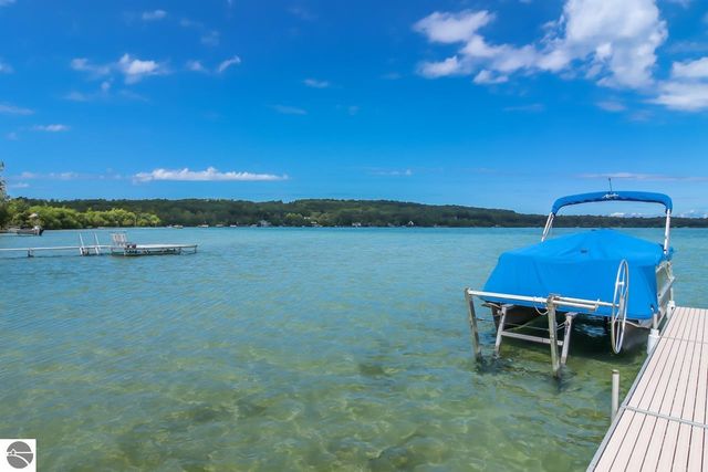 4537 E Duck Lake Road, Lake Leelanau, MI 49653