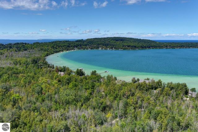 4537 E Duck Lake Road, Lake Leelanau, MI 49653