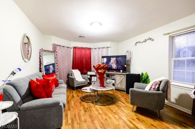 289 S 7Th St, Newark City, NJ 07103
