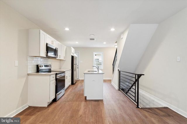 2004 N CLEVELAND ST, Philadelphia, PA 19121