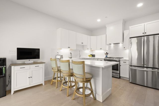 300 Albion Rd 302, Bedford, MA 01730