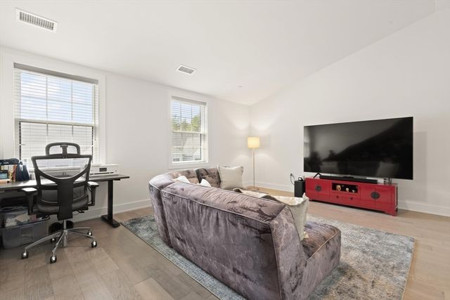 300 Albion Rd 302, Bedford, MA 01730