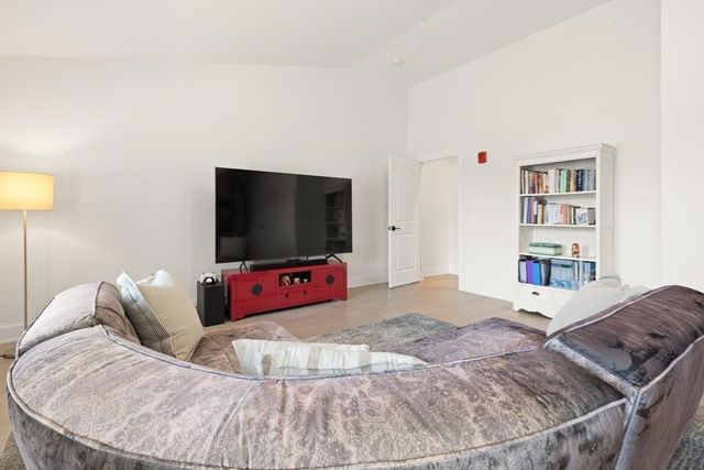 300 Albion Rd 302, Bedford, MA 01730
