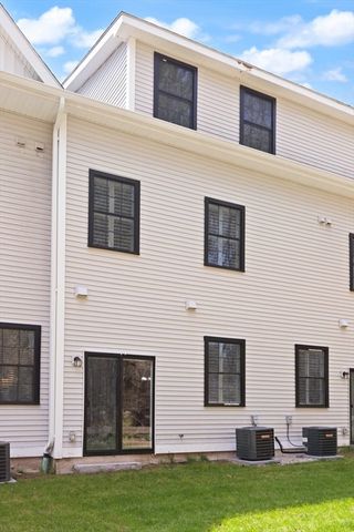 300 Albion Rd 302, Bedford, MA 01730