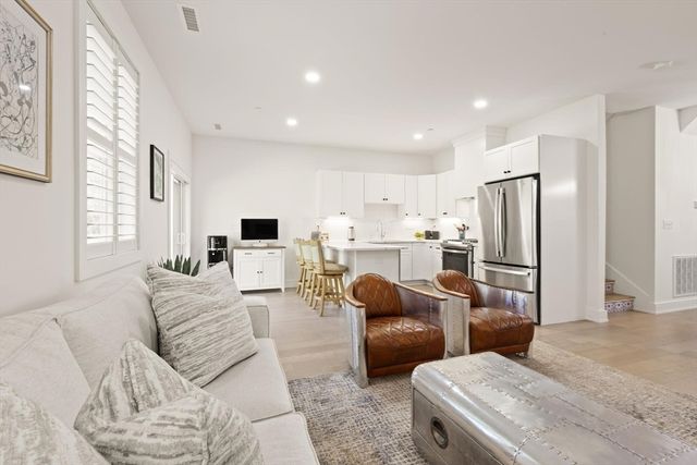 300 Albion Rd 302, Bedford, MA 01730