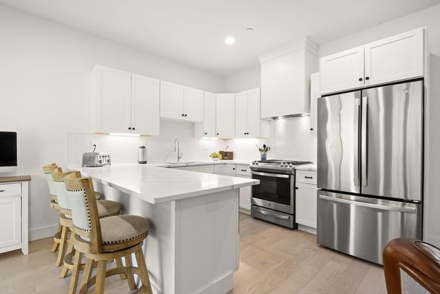 300 Albion Rd 302, Bedford, MA 01730