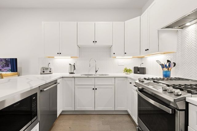 300 Albion Rd 302, Bedford, MA 01730