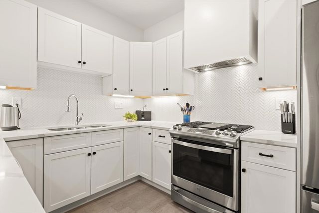 300 Albion Rd 302, Bedford, MA 01730