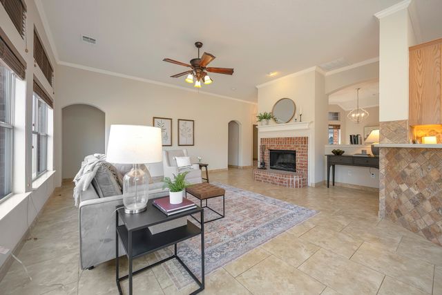 7928 Parkwood Plaza Drive, Fort Worth, TX 76137