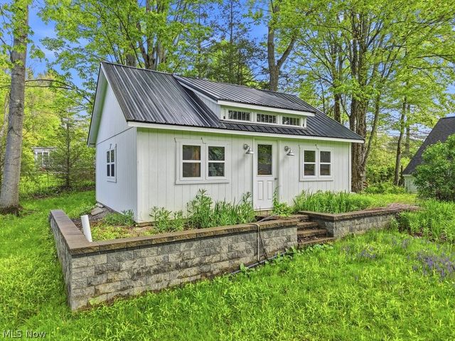 7151 Cabot Lane, Chagrin Falls, OH 44022