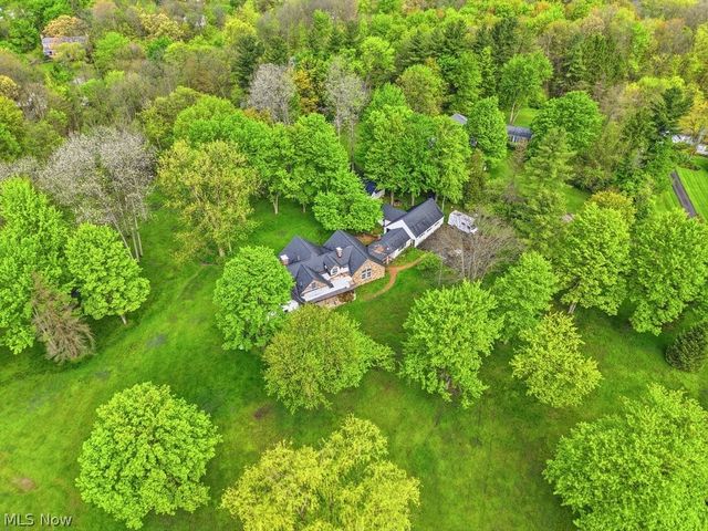 7151 Cabot Lane, Chagrin Falls, OH 44022