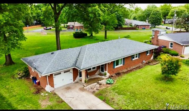 20 Oaklawn Drive, Granite City, IL 62040
