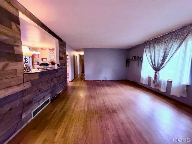 20 Oaklawn Drive, Granite City, IL 62040