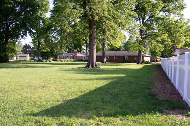 20 Oaklawn Drive, Granite City, IL 62040