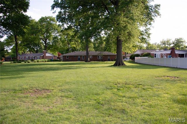 20 Oaklawn Drive, Granite City, IL 62040