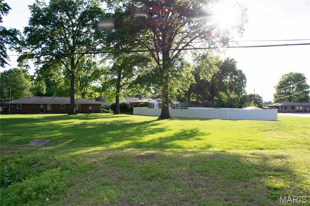 20 Oaklawn Drive, Granite City, IL 62040