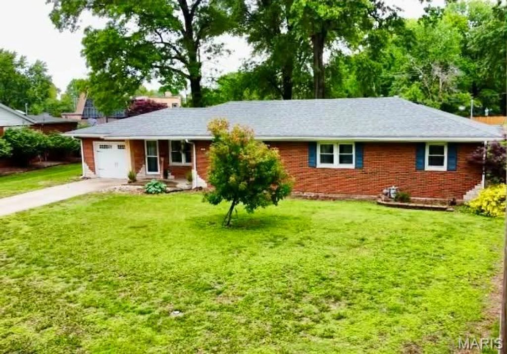 20 Oaklawn Drive, Granite City, IL 62040