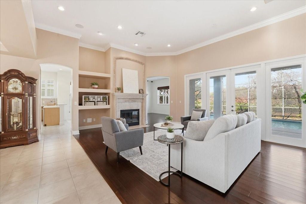 Image 13 of property listing at 10926 WOODCHASE CIRCLE, Orlando, FL 32836