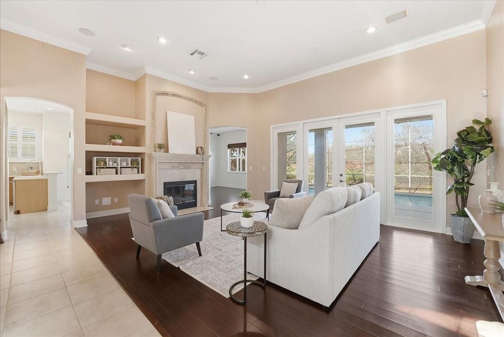 Image 14 of property listing at 10926 WOODCHASE CIRCLE, Orlando, FL 32836