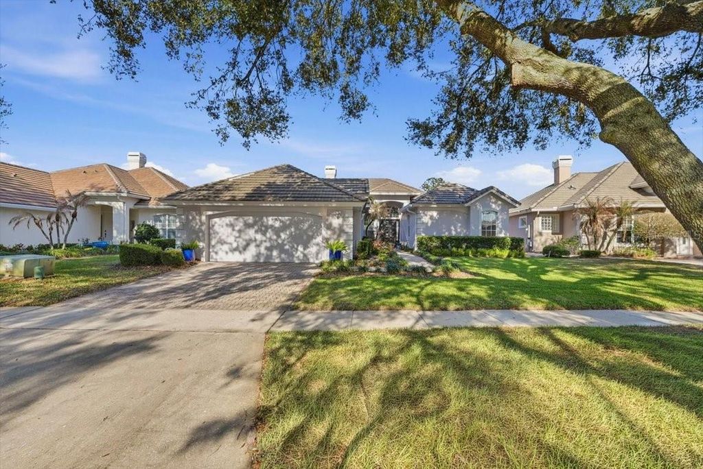 Image 3 of property listing at 10926 WOODCHASE CIRCLE, Orlando, FL 32836