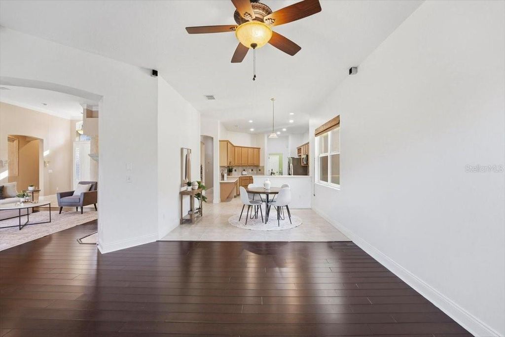 Image 23 of property listing at 10926 WOODCHASE CIRCLE, Orlando, FL 32836