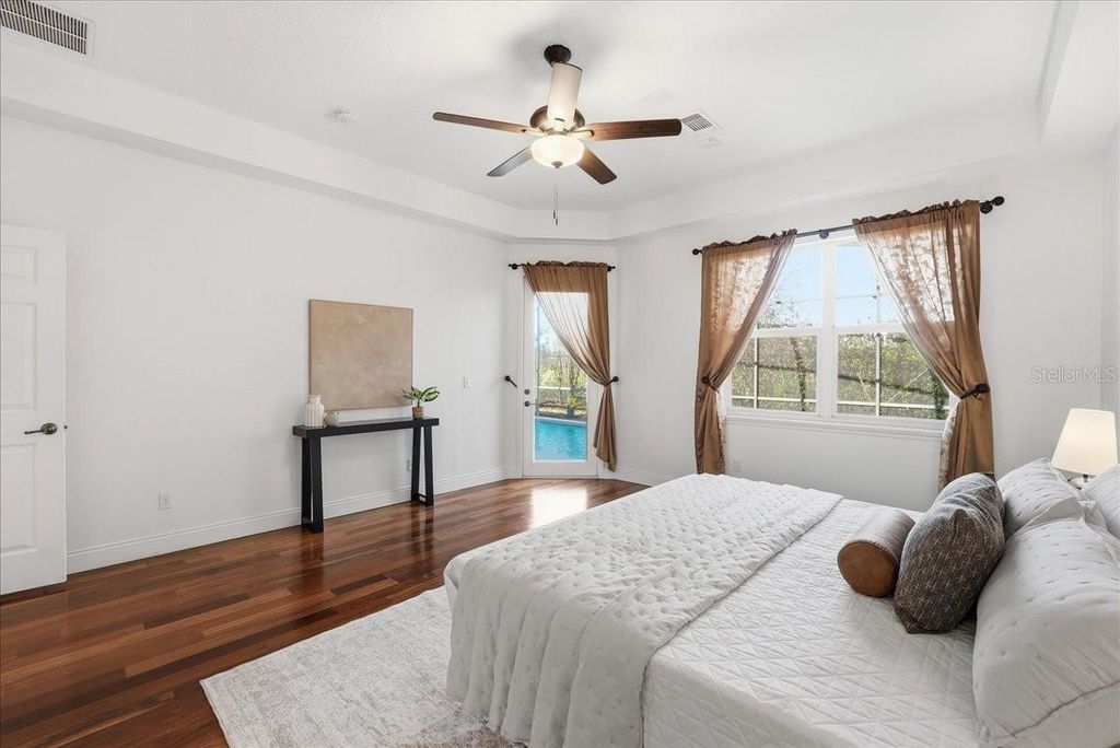 Image 26 of property listing at 10926 WOODCHASE CIRCLE, Orlando, FL 32836