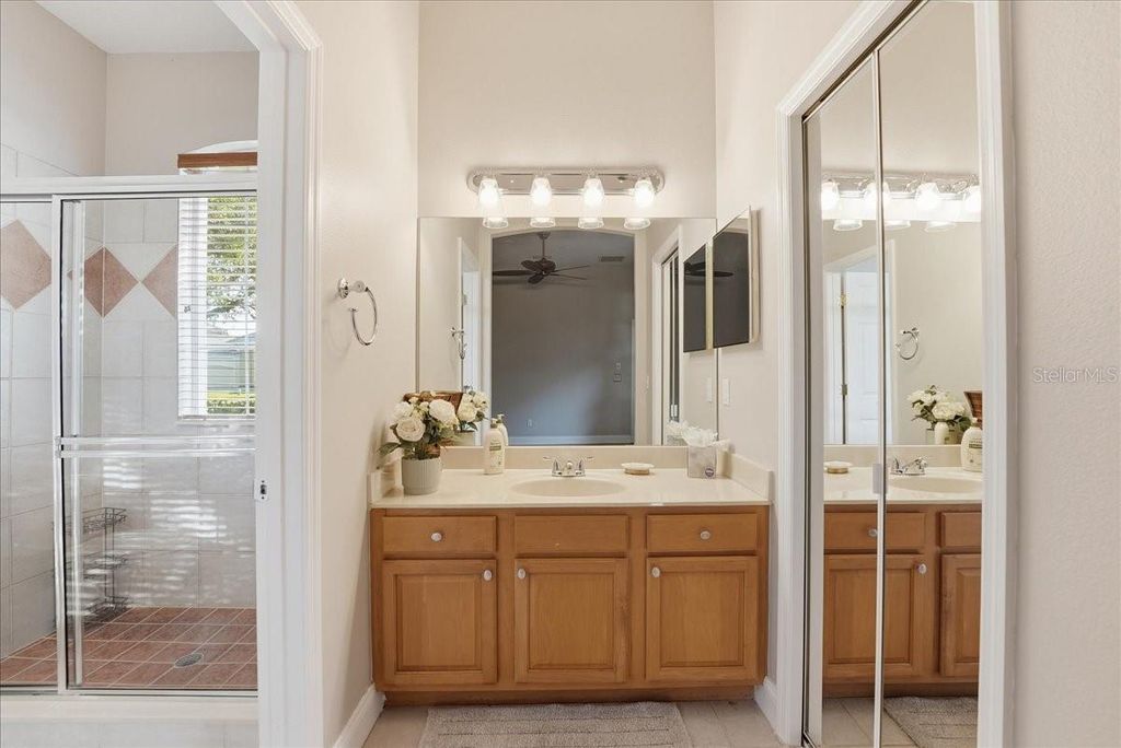 Image 31 of property listing at 10926 WOODCHASE CIRCLE, Orlando, FL 32836