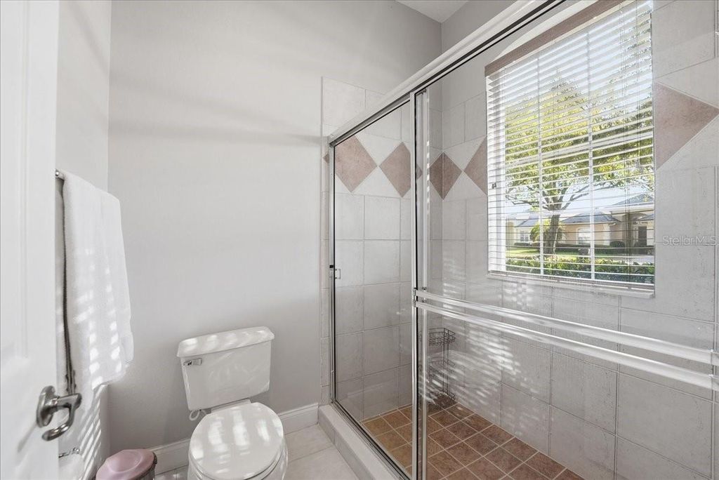 Image 32 of property listing at 10926 WOODCHASE CIRCLE, Orlando, FL 32836