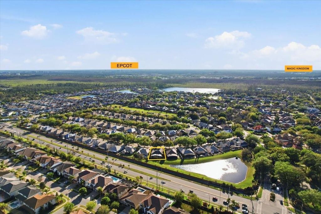 Image 39 of property listing at 10926 WOODCHASE CIRCLE, Orlando, FL 32836