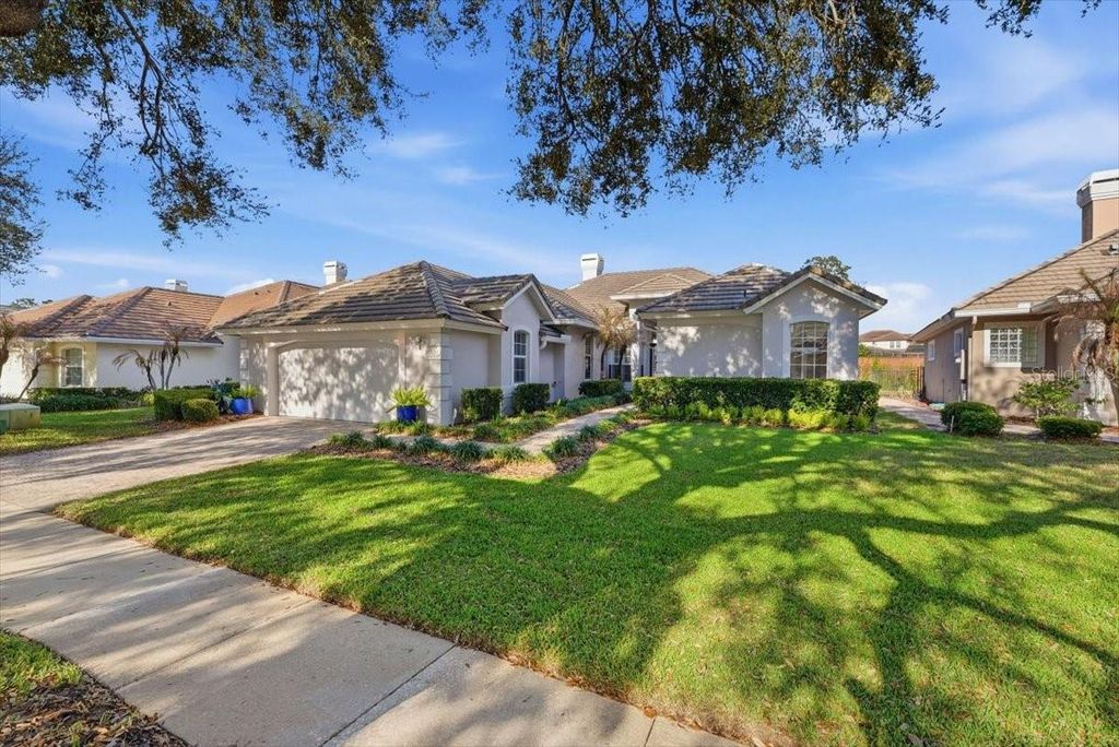 Image 7 of property listing at 10926 WOODCHASE CIRCLE, Orlando, FL 32836