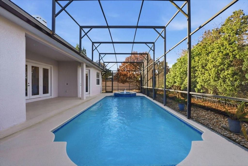 Image 9 of property listing at 10926 WOODCHASE CIRCLE, Orlando, FL 32836