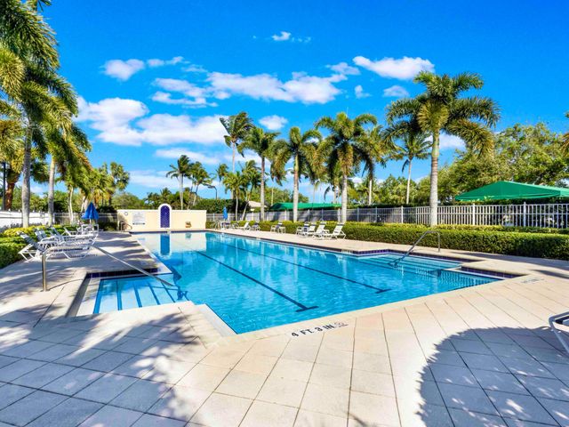 8292 Dominica Place, Wellington, FL 33414