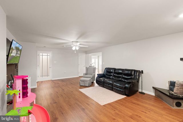 126 FOX CHASE DR, Front Royal, VA 22630