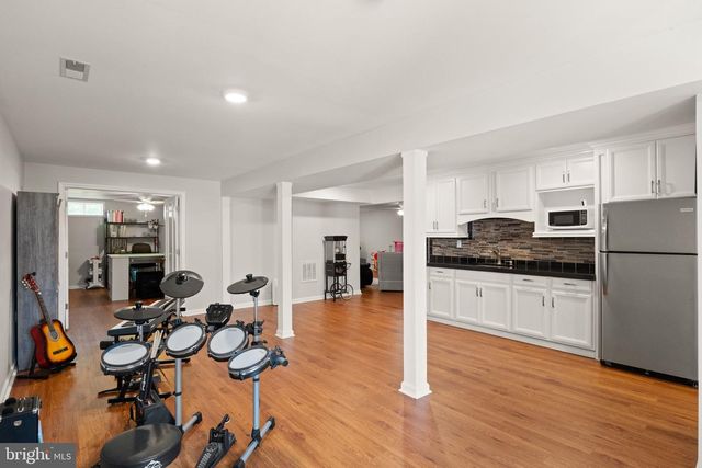126 FOX CHASE DR, Front Royal, VA 22630