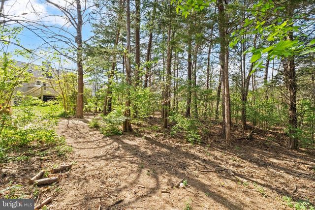 126 FOX CHASE DR, Front Royal, VA 22630