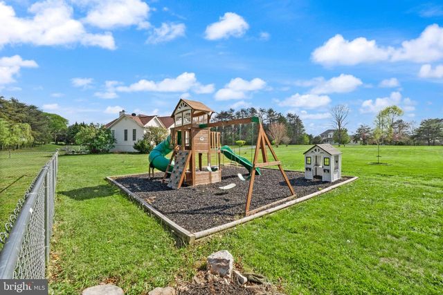 126 FOX CHASE DR, Front Royal, VA 22630