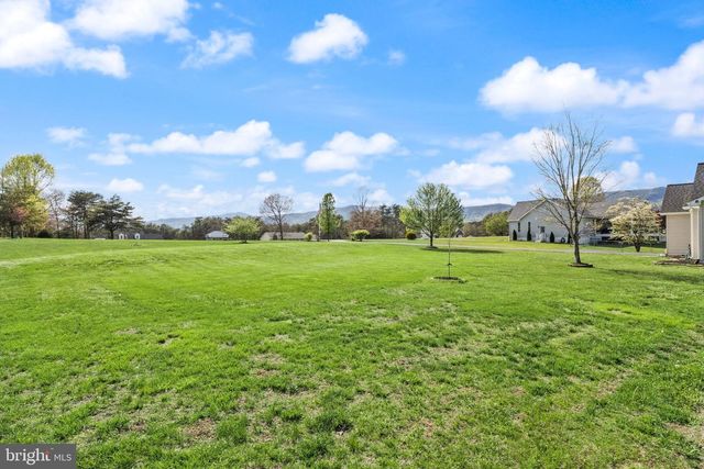 126 FOX CHASE DR, Front Royal, VA 22630