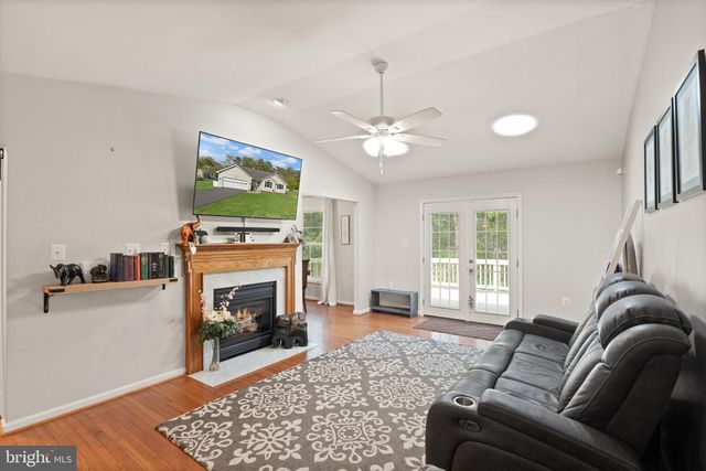 126 FOX CHASE DR, Front Royal, VA 22630