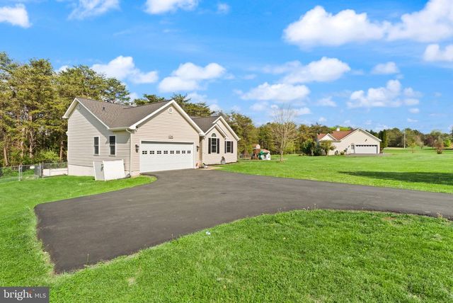 126 FOX CHASE DR, Front Royal, VA 22630