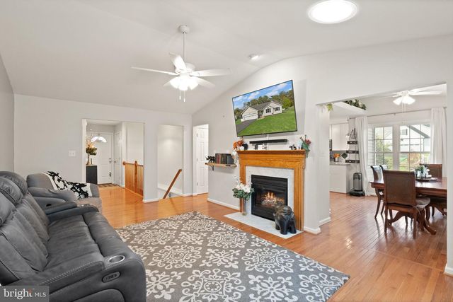 126 FOX CHASE DR, Front Royal, VA 22630