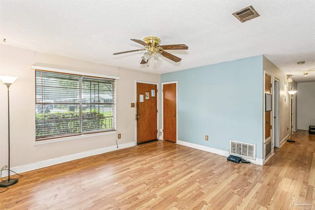 7721 Pontiac Dr, Pensacola, FL 32506