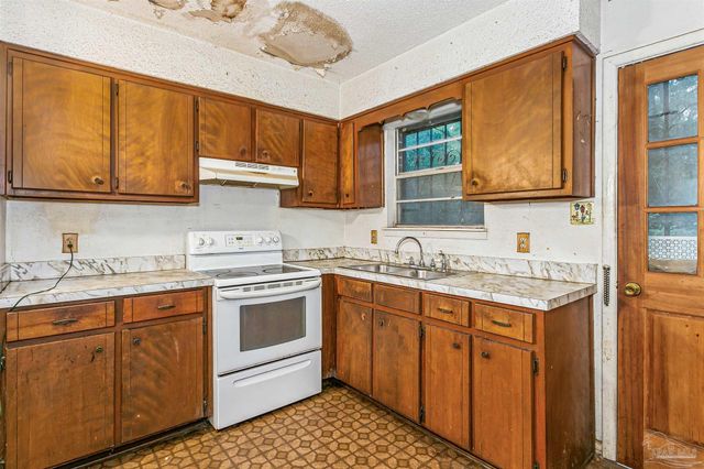 7721 Pontiac Dr, Pensacola, FL 32506