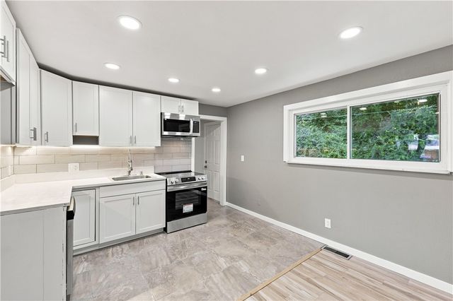 5050 Leedale Drive, Jefferson Twp, OH 45417