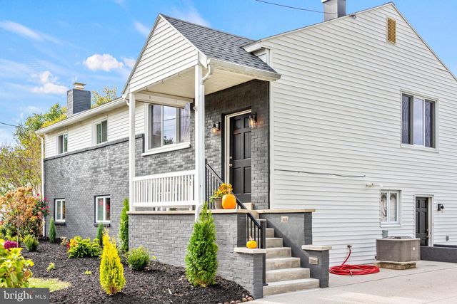 5 PALMER DR, Camp Hill, PA 17011