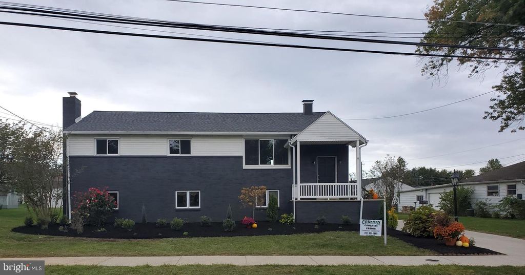 5 PALMER DR, Camp Hill, PA 17011
