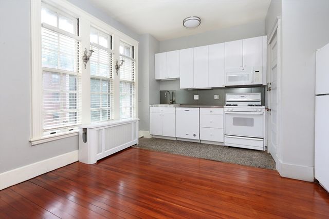 1514 Beacon St 27, Brookline, MA 02446