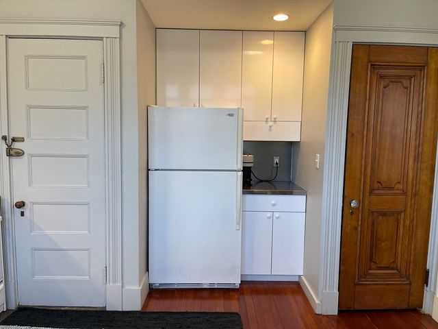 1514 Beacon St 27, Brookline, MA 02446