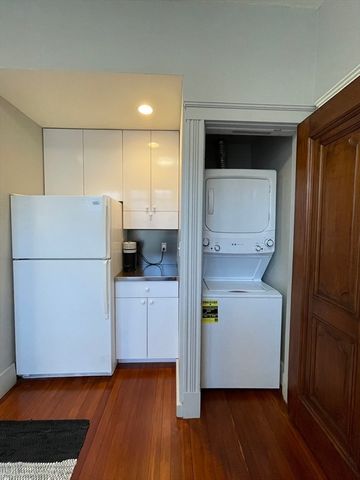 1514 Beacon St 27, Brookline, MA 02446