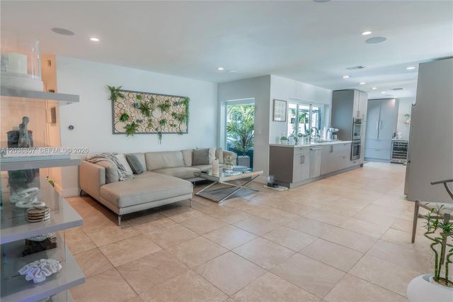 2711 NE 57th Ct, Fort Lauderdale, FL 33308