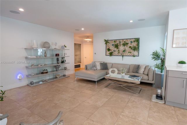 2711 NE 57th Ct, Fort Lauderdale, FL 33308